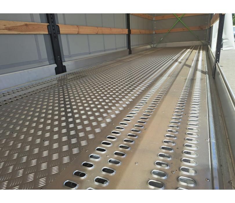Remorque porte-voitures STIM avec rideau coulissant, PTAC 3500 kg, avec treuil électrique - Image 2