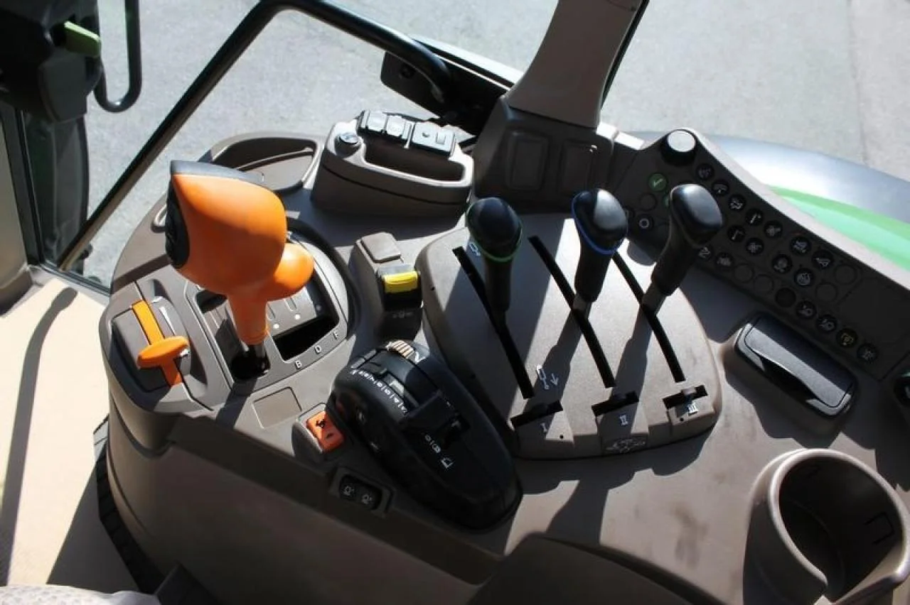 2022 John Deere 6090M select - Image 4