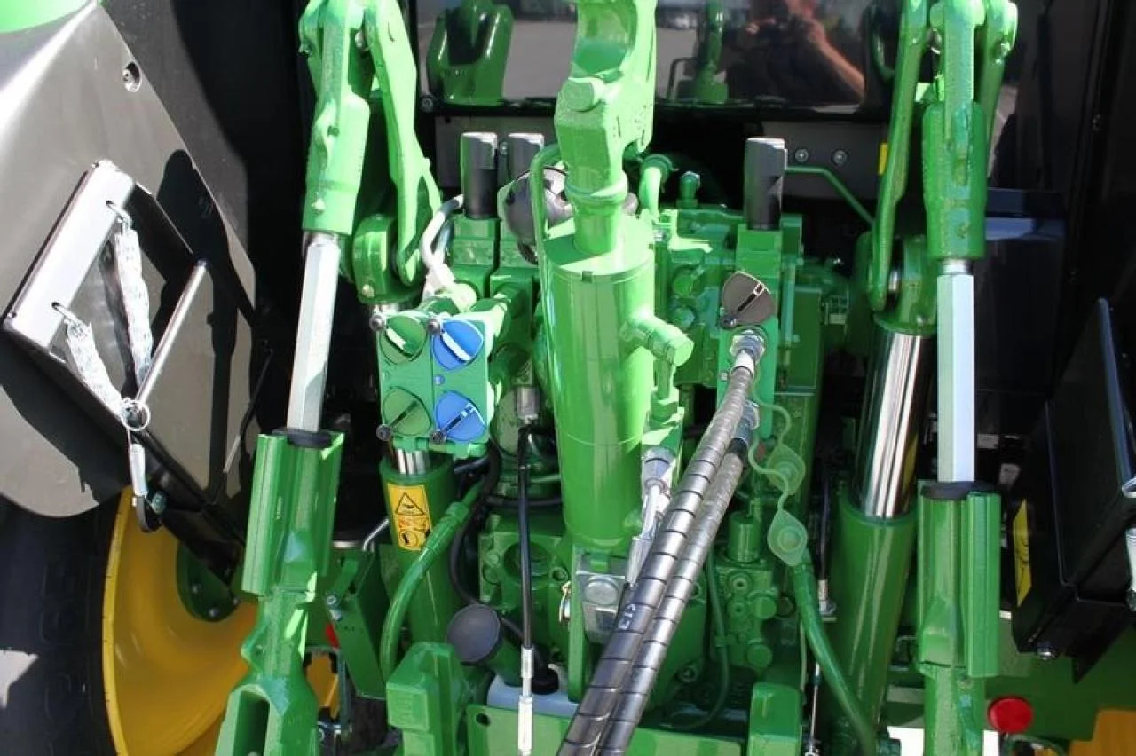2022 John Deere 6090M select - Image 5