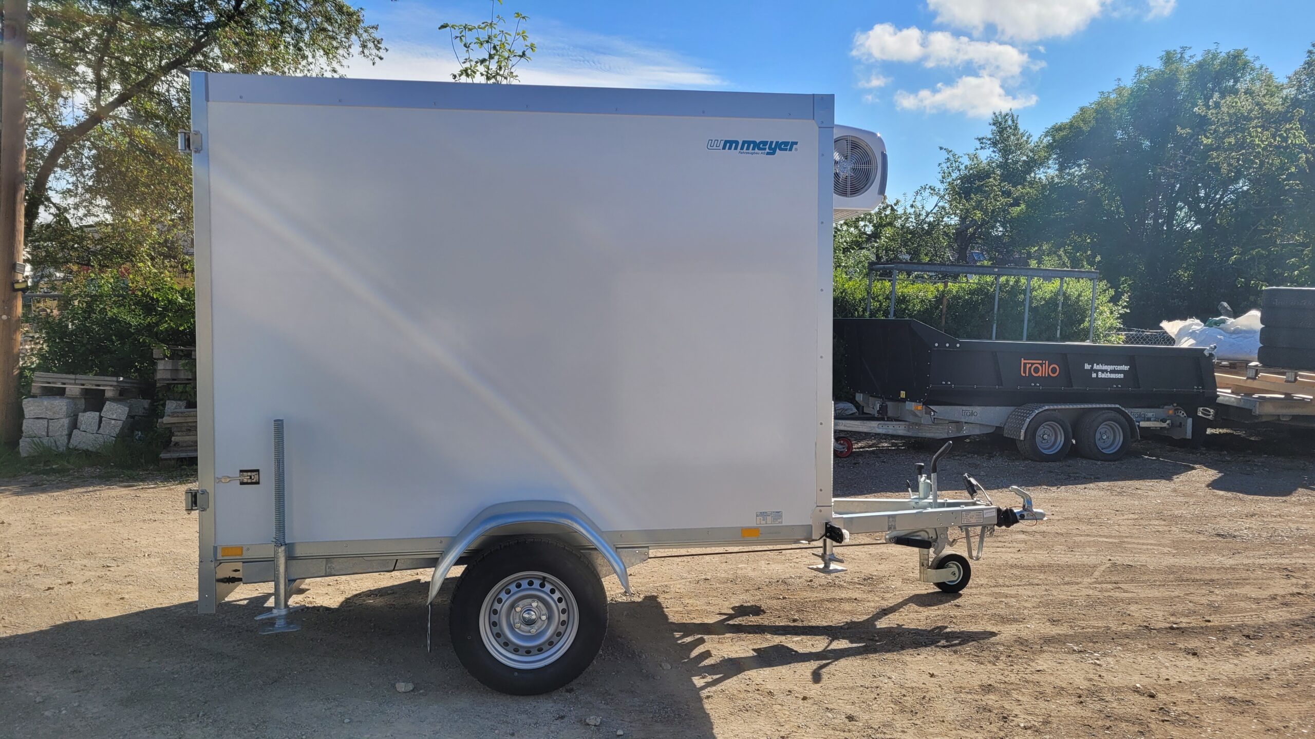 Remorque porte-voitures frigorifique AZKF 1325/145 avec WMK-4G, PTAC 1300 kg, surface de chargement 2,44 x 1,45 m, hauteur intérieure 1800 mm (rail d’arrimage inclus) - Image 9