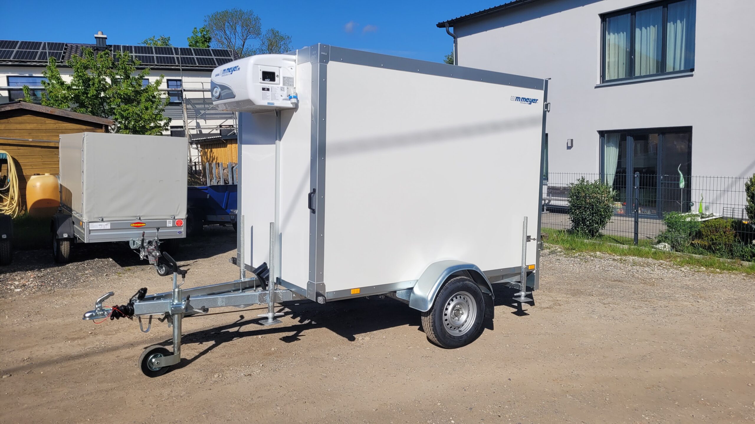 Remorque porte-voitures frigorifique AZKF 1325/145 avec WMK-4G, PTAC 1300 kg, surface de chargement 2,44 x 1,45 m, hauteur intérieure 1800 mm (rail d’arrimage inclus) - Image 3