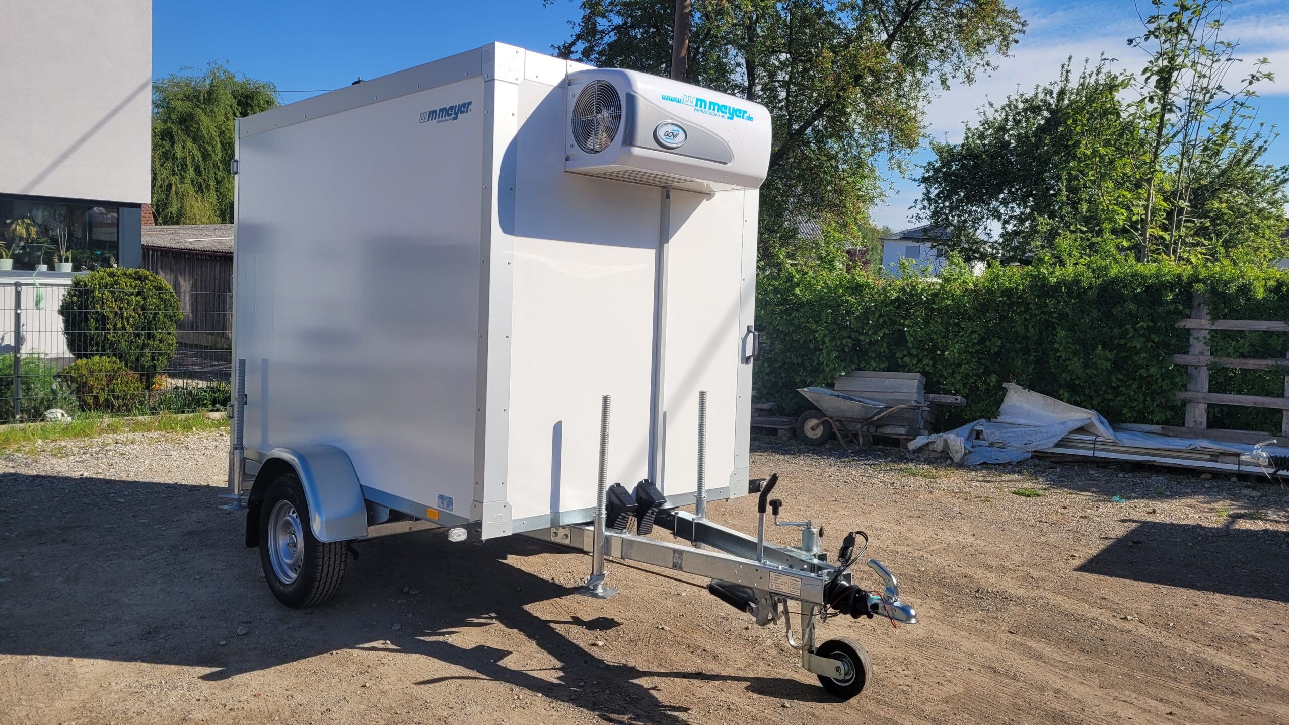 Remorque porte-voitures frigorifique AZKF 1325/145 avec WMK-4G, PTAC 1300 kg, surface de chargement 2,44 x 1,45 m, hauteur intérieure 1800 mm (rail d’arrimage inclus)