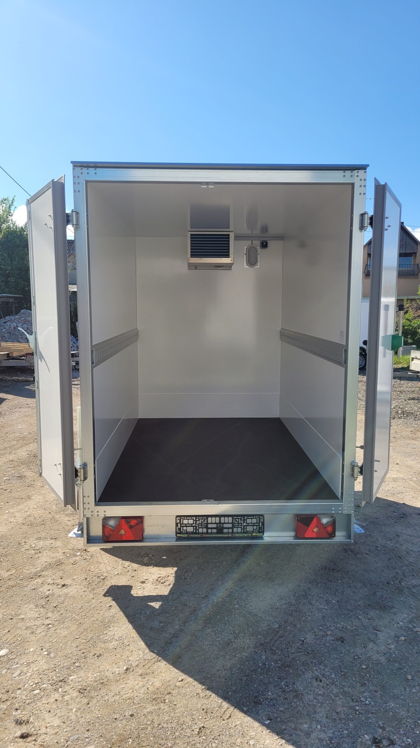 Remorque porte-voitures frigorifique AZKF 1325/145 avec WMK-4G, PTAC 1300 kg, surface de chargement 2,44 x 1,45 m, hauteur intérieure 1800 mm (rail d’arrimage inclus) - Image 6