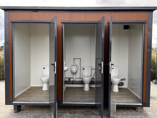 Container Sanitaire Pavillon WC avec Triple Cabine - Image 4