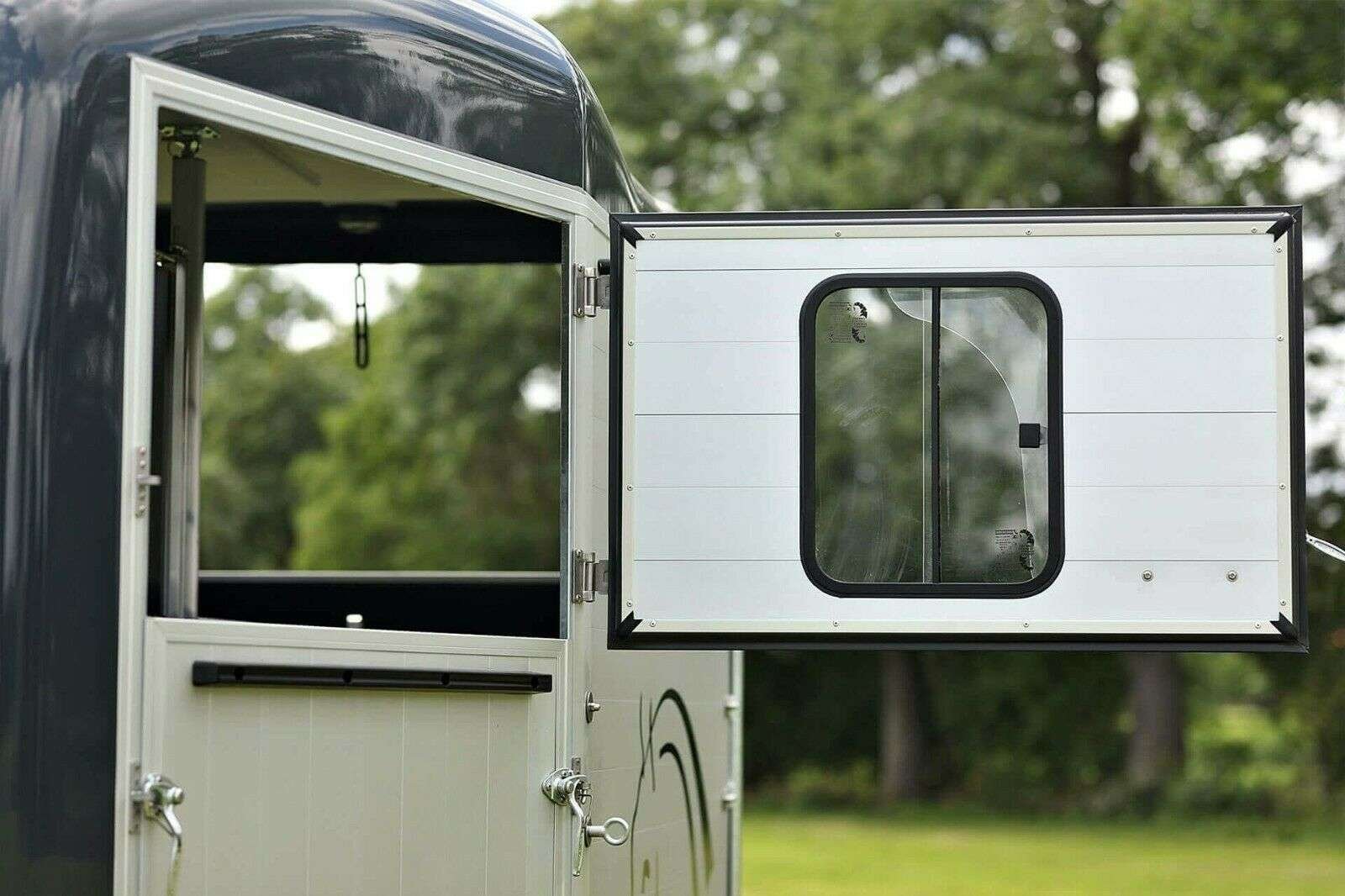 Cheval Liberté Gold TOURING Country – 2600 kg - Image 4