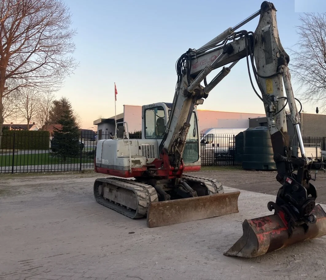 TAKEUCHI TB175, 2006 + 3 GODETS - Image 9
