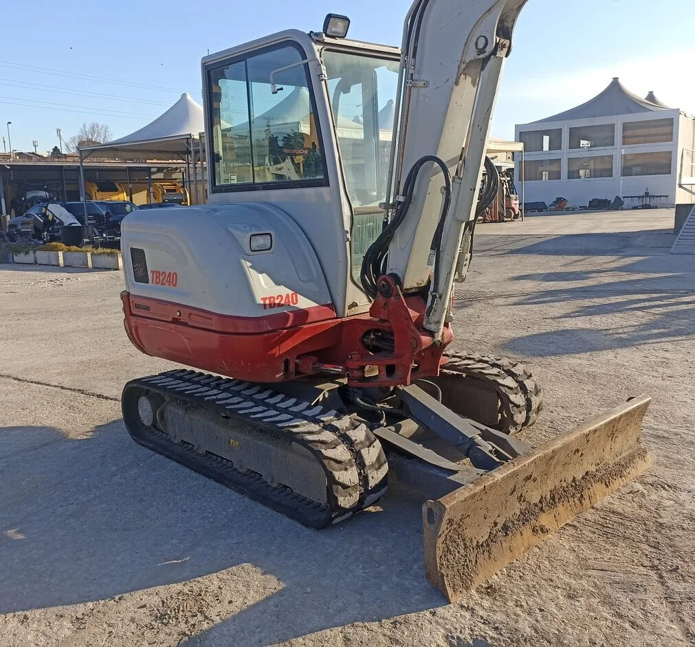 TAKEUCHI TB 240 Advanced, 4T + 3 GODETS - Image 7