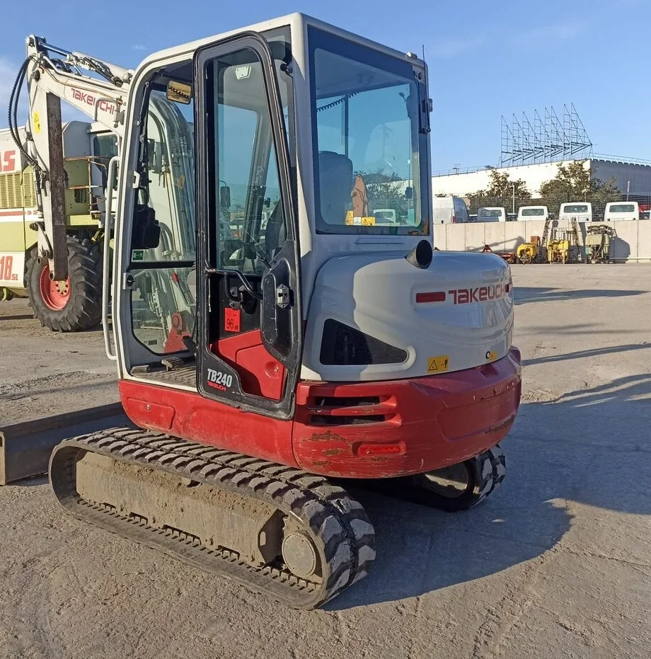 TAKEUCHI TB 240 Advanced, 4T + 3 GODETS - Image 9