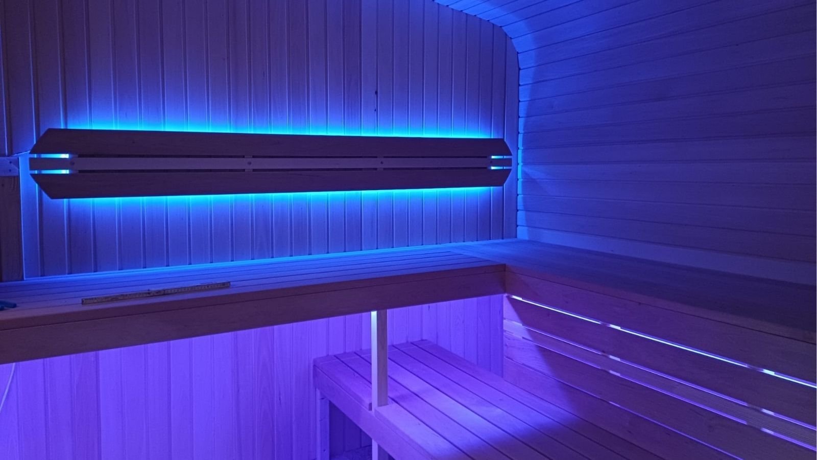 Sauna en bois de 11 m² avec espace de repos - Image 2