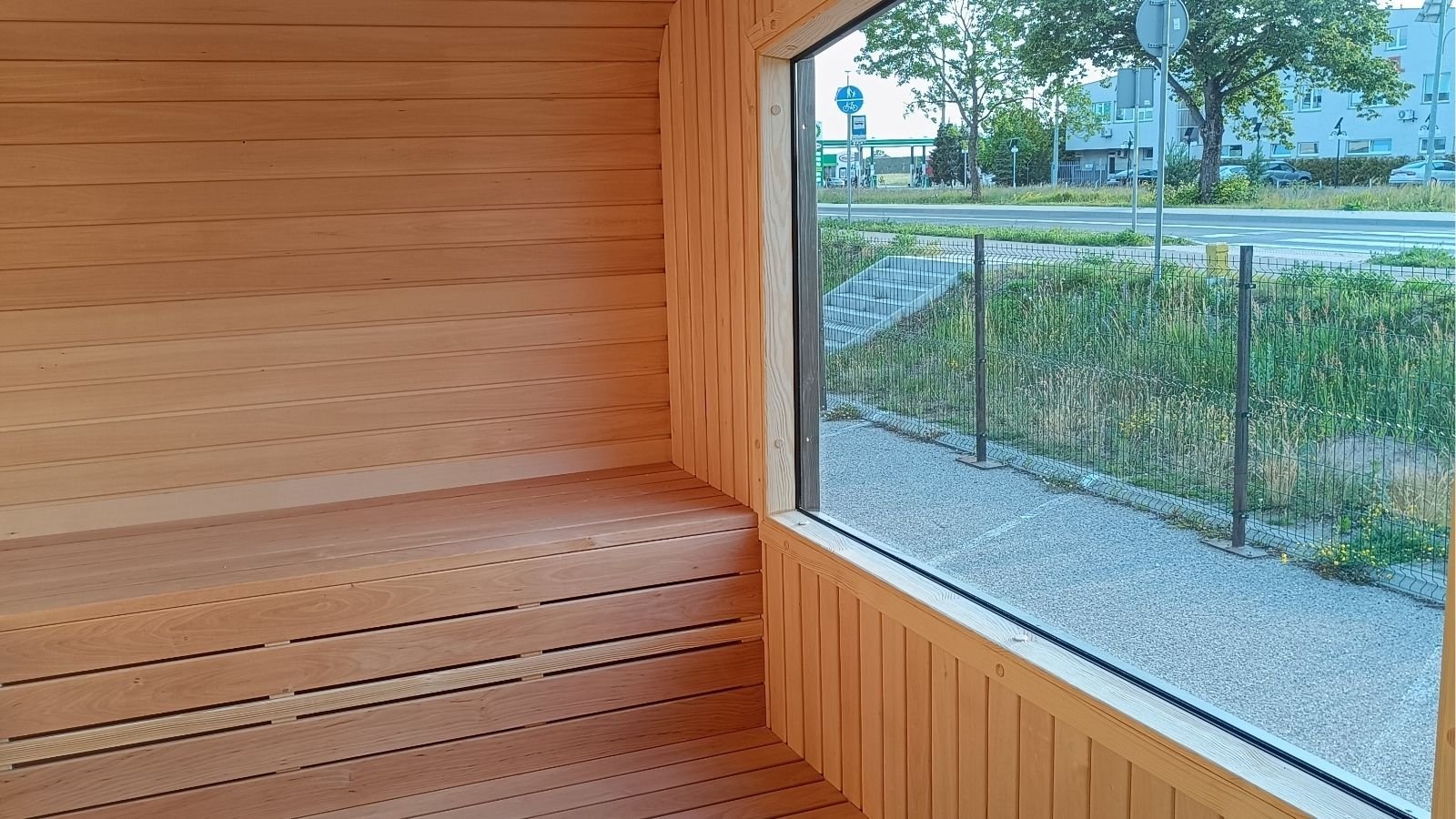Sauna en bois de 11 m² avec espace de repos - Image 5